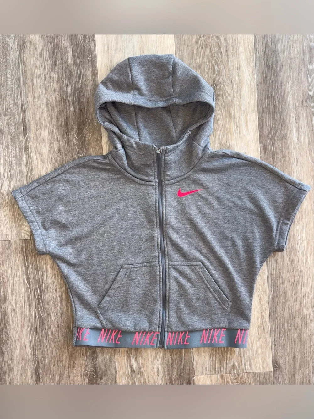 Girl’s Nike Dry Core Studio Short Sleeve Hoodie with Pink Swoosh size M 10-12
